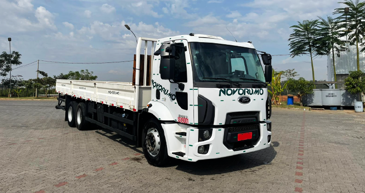 Caminhão Truck 6×2 – Capacidade 12,5T de carga